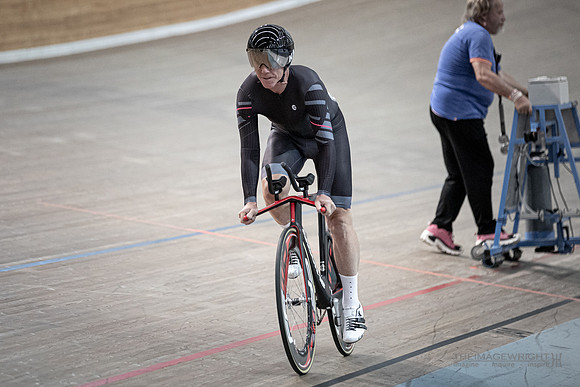 Track Cyclist: On The Line (7 of 12).